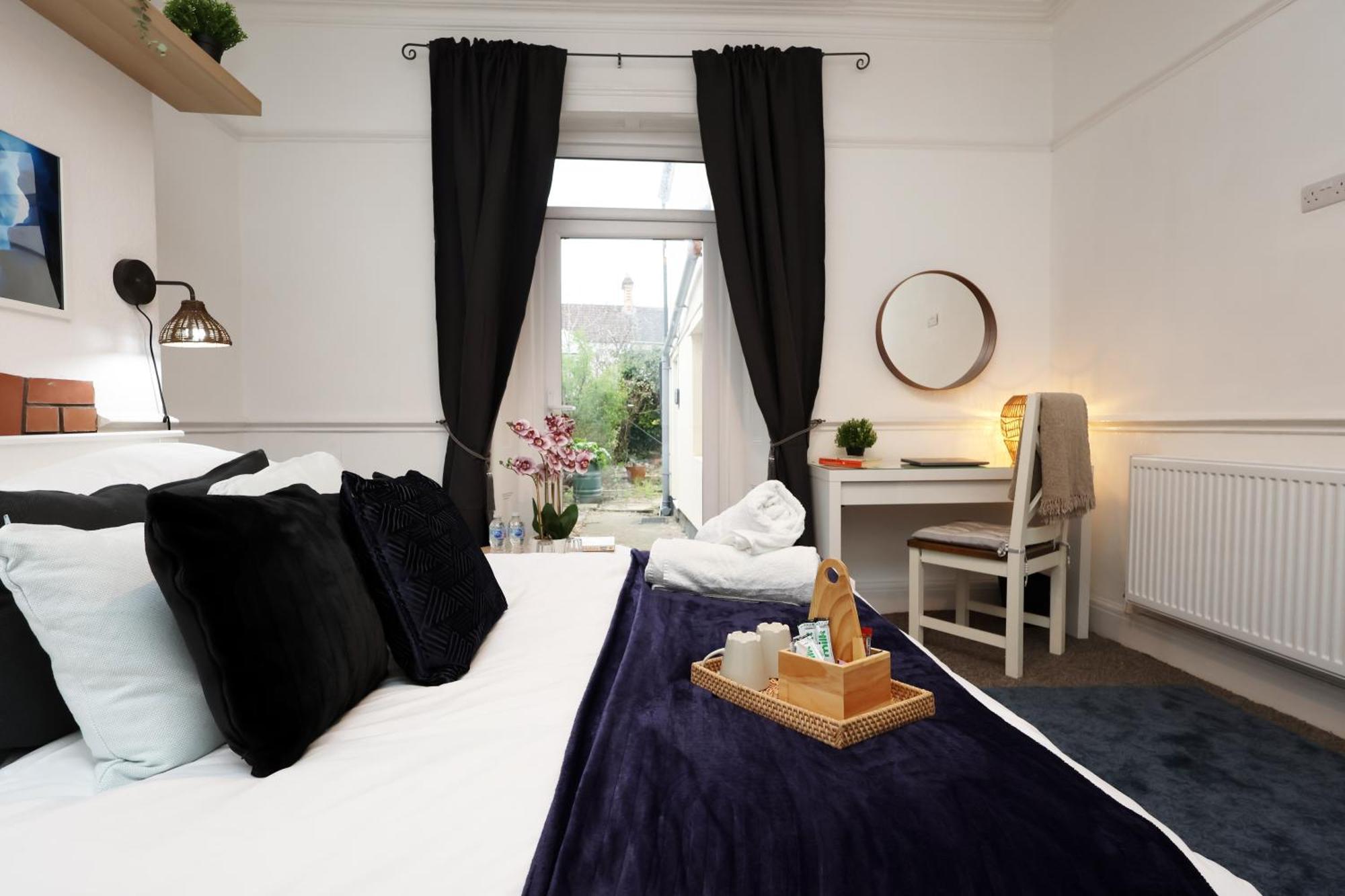 Cardiff City Guesthouse, Central Rooms, Fast Wi-Fi, On-Street Parking Exterior photo