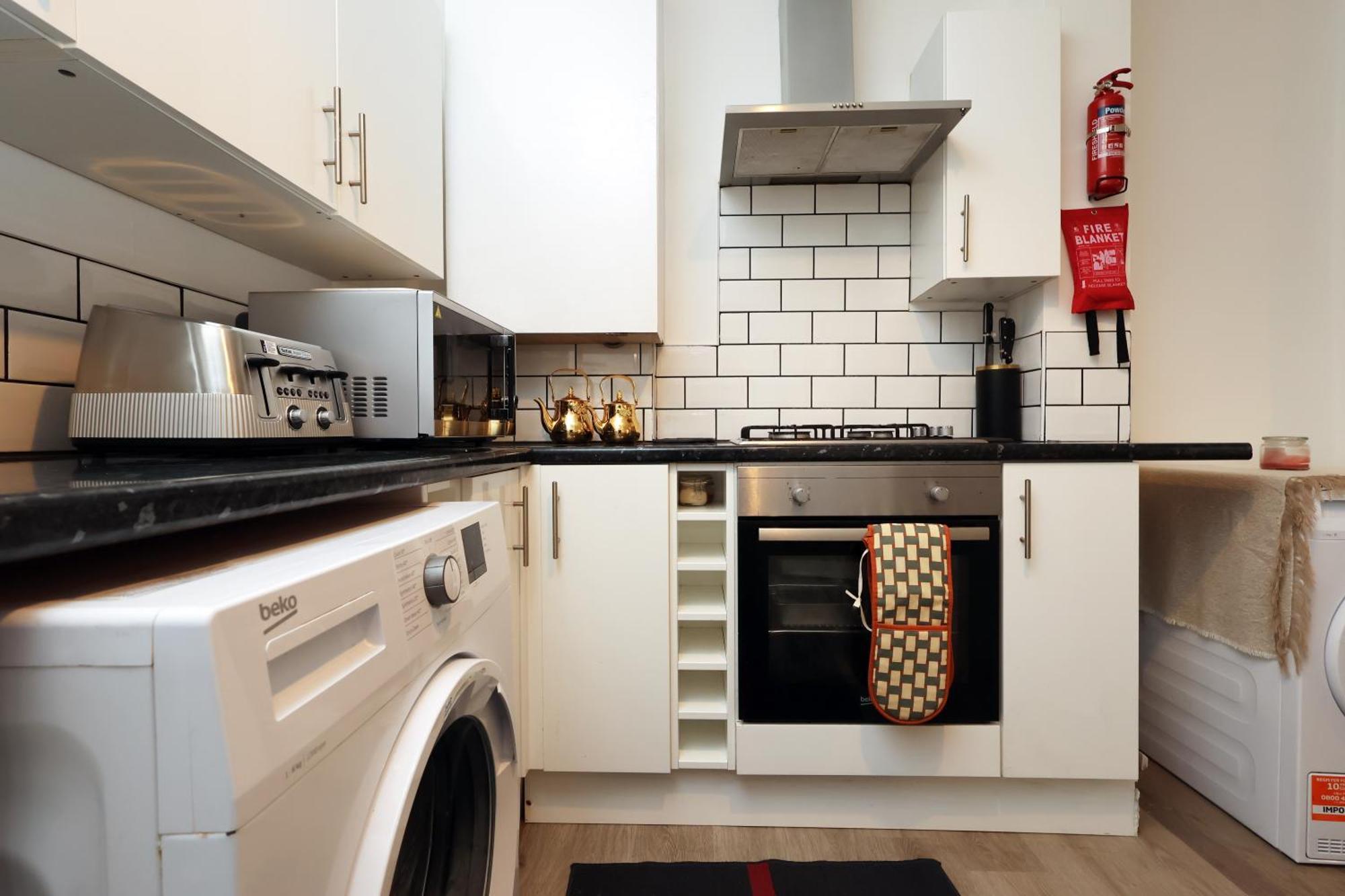 Cardiff City Guesthouse, Central Rooms, Fast Wi-Fi, On-Street Parking Exterior photo